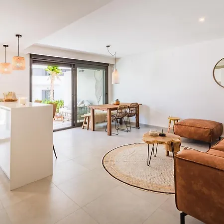 Apartment La *