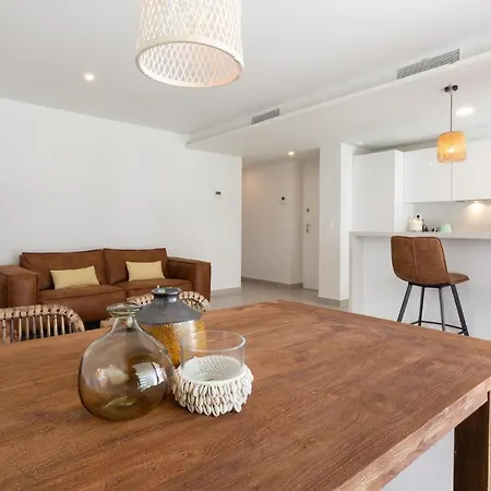 Apartment La *